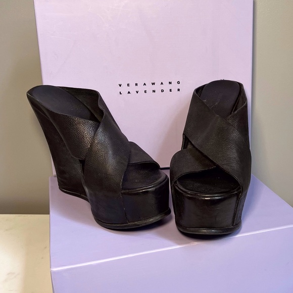 Vera Wang Lavender Label Black Leather Slides; Size 9 - Picture 1 of 7